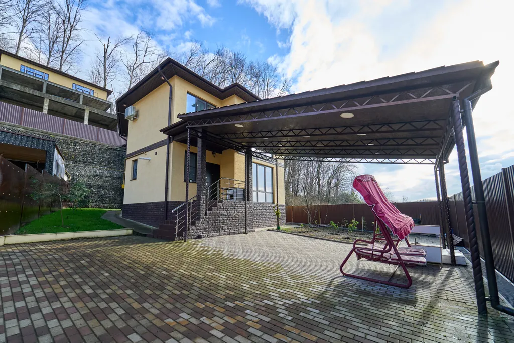 Современный, новый дом