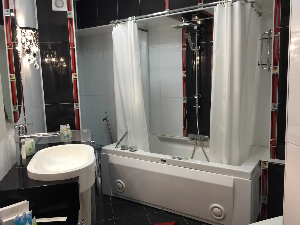 Уютная 3-х комнатная квартира у фонтана в центре Алматы