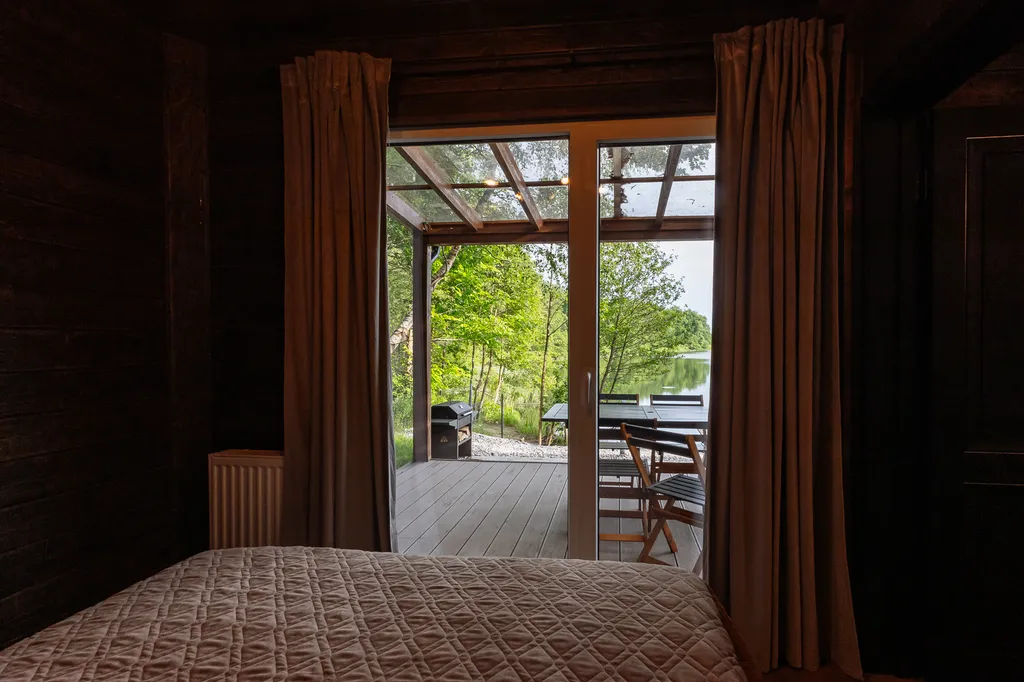 Дом с баней на озере