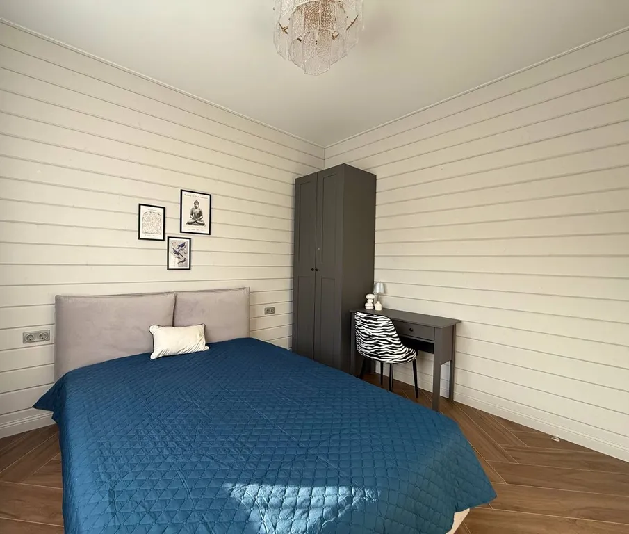 Загородный дом с большой террасой, кострищем и финской сауной