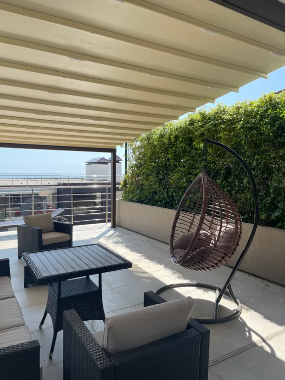 Апартамент с большой террасой