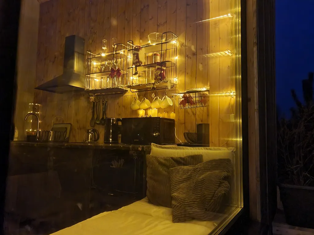 Домик в лесу с террасой и панорамными окнами для 2-4 гостей