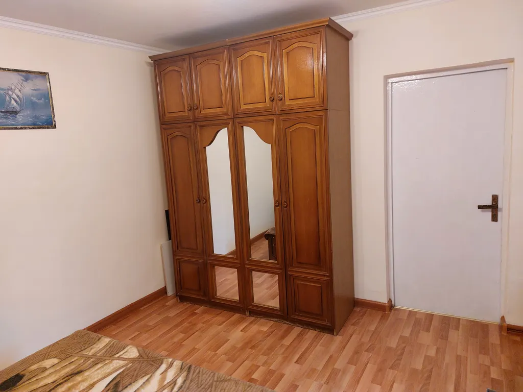 Уютный дом в центре города с местом для парковки автомобиля