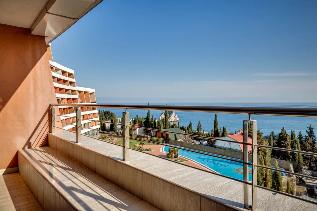 Трехкомнатная квартира с панорамным видом на море