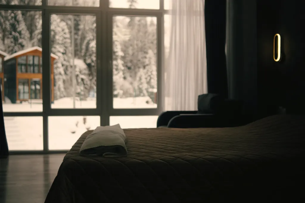 Новенький коттедж на большую компанию — аренда посуточно в Домбай