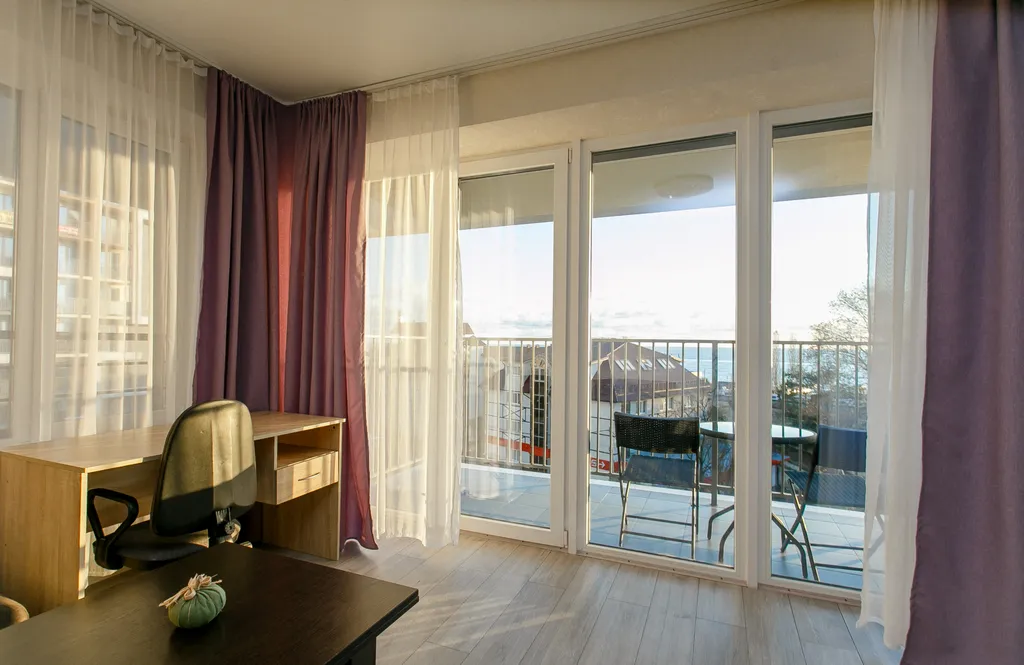 Просторный апартамент с балконами видом на море