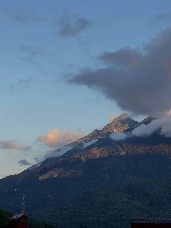 Панорамные апартаменты с новым ремонтом и видом на горы