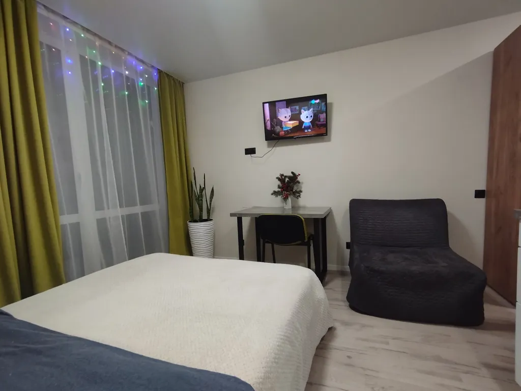 Студия с философским видом на жизнь