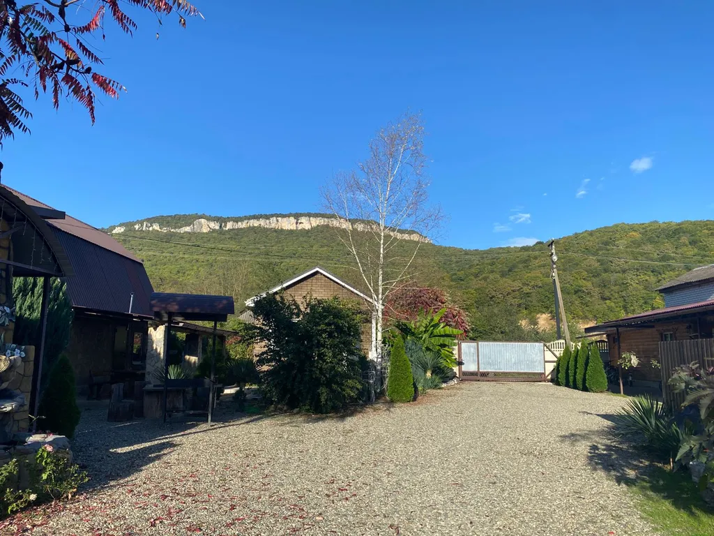 Номер у реки Дах с видом на горы