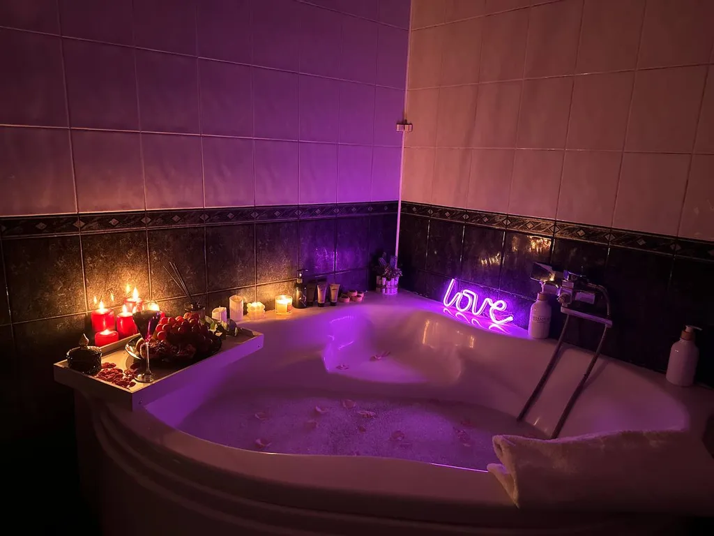 Двухэтажный дом из 5 комнат, с уютным двориком и мангалом