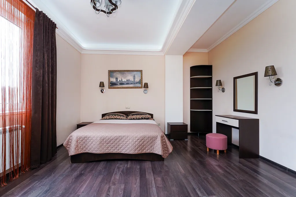 Дом с бассейном