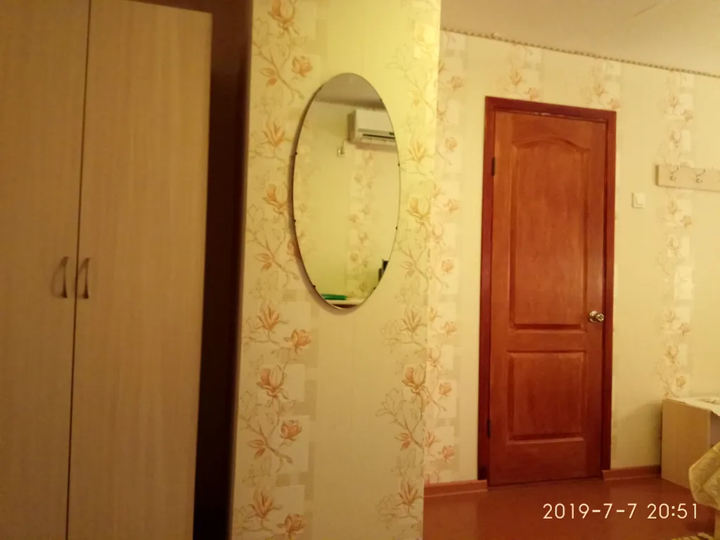 Просторная комната с кондиционером в частном доме