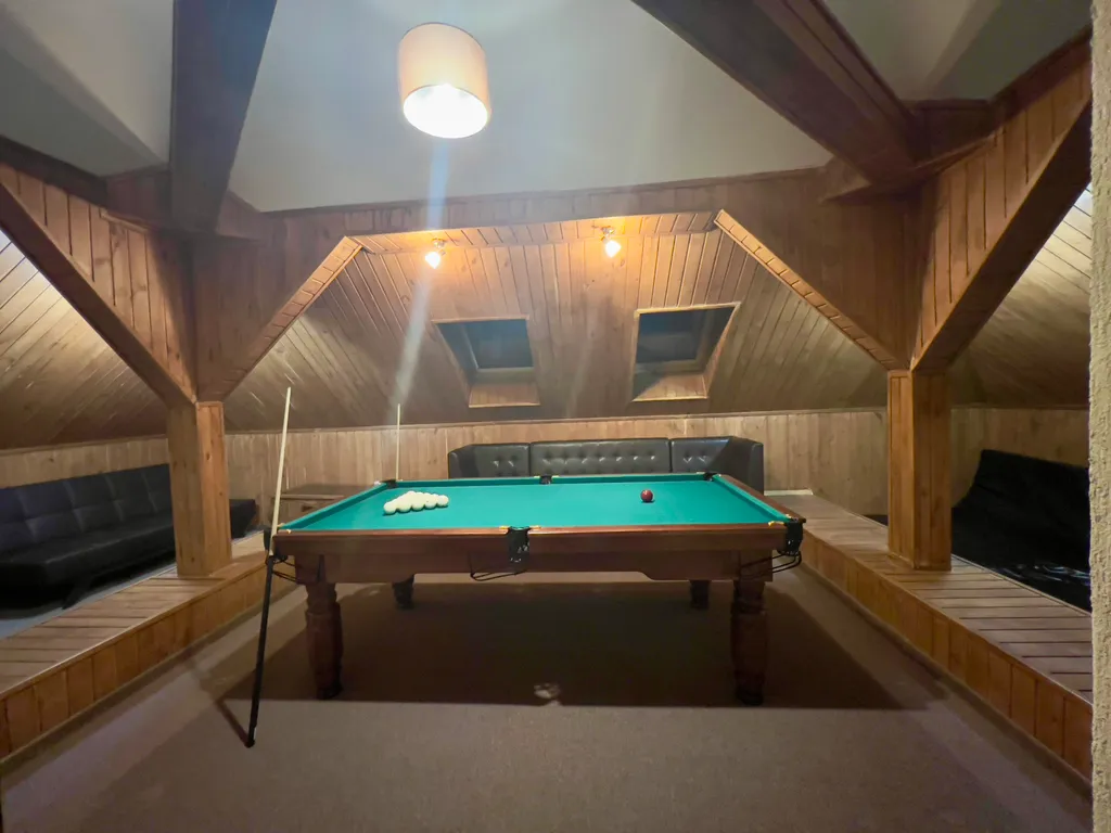 3-этажный уютный коттедж в тихом месте в пределах города