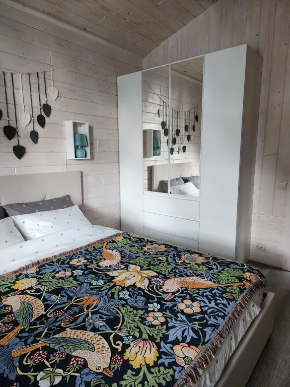 Дом с бассейном, в деревне