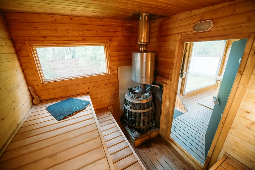 Уютный домик с видом на лес