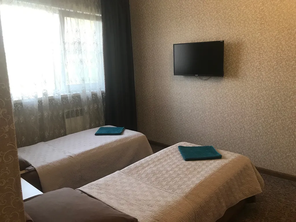 Двухкомнатный люкс с балконом с двумя раздельными кроватями и диваном