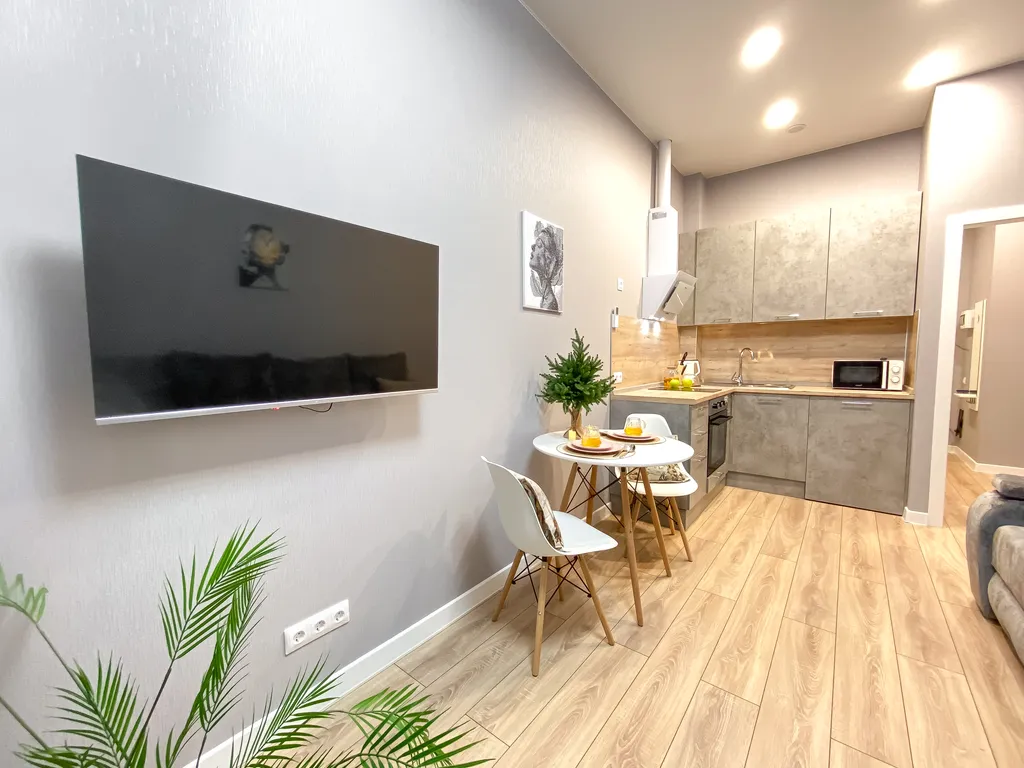 Студия с видом на город