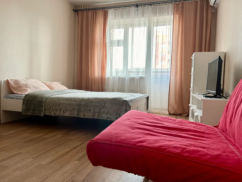 1-комнатная квартира, 15 минут до центра на автомобиле, с парковкой у дома