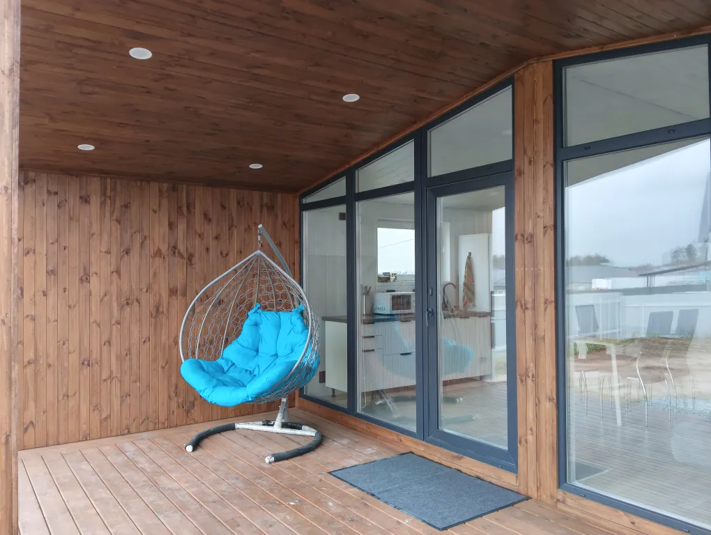 Уютный новый дом в стиле барнхаус