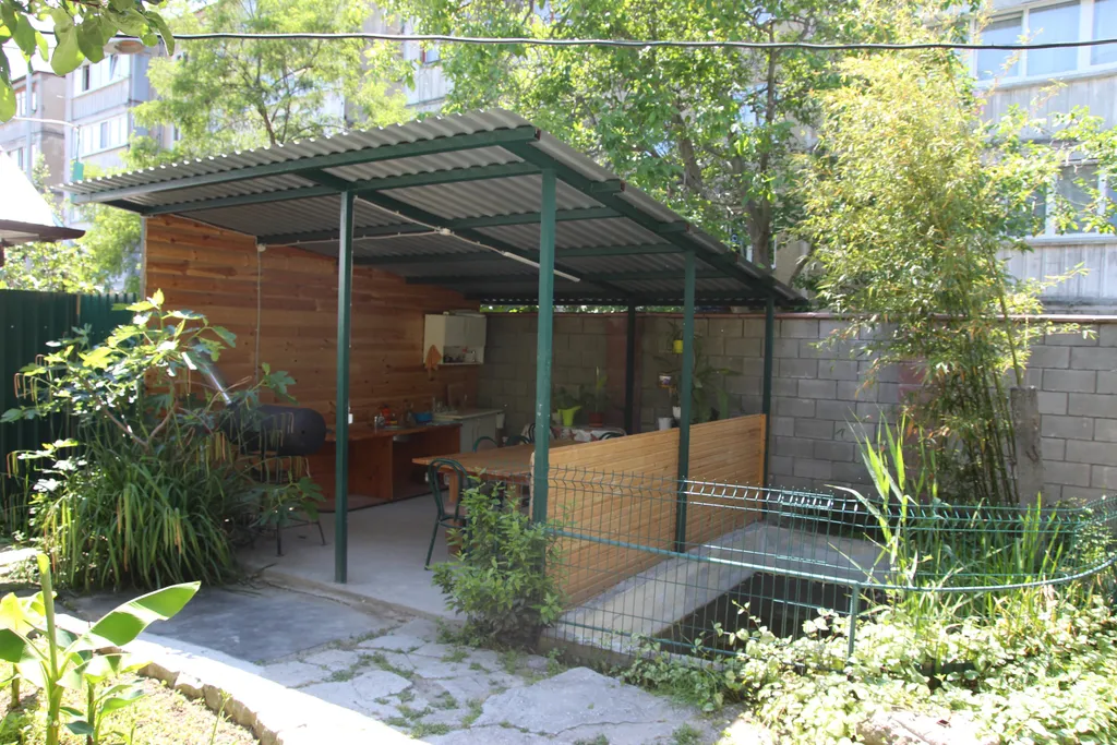 2-комнатная квартира в частном зелёном дворе