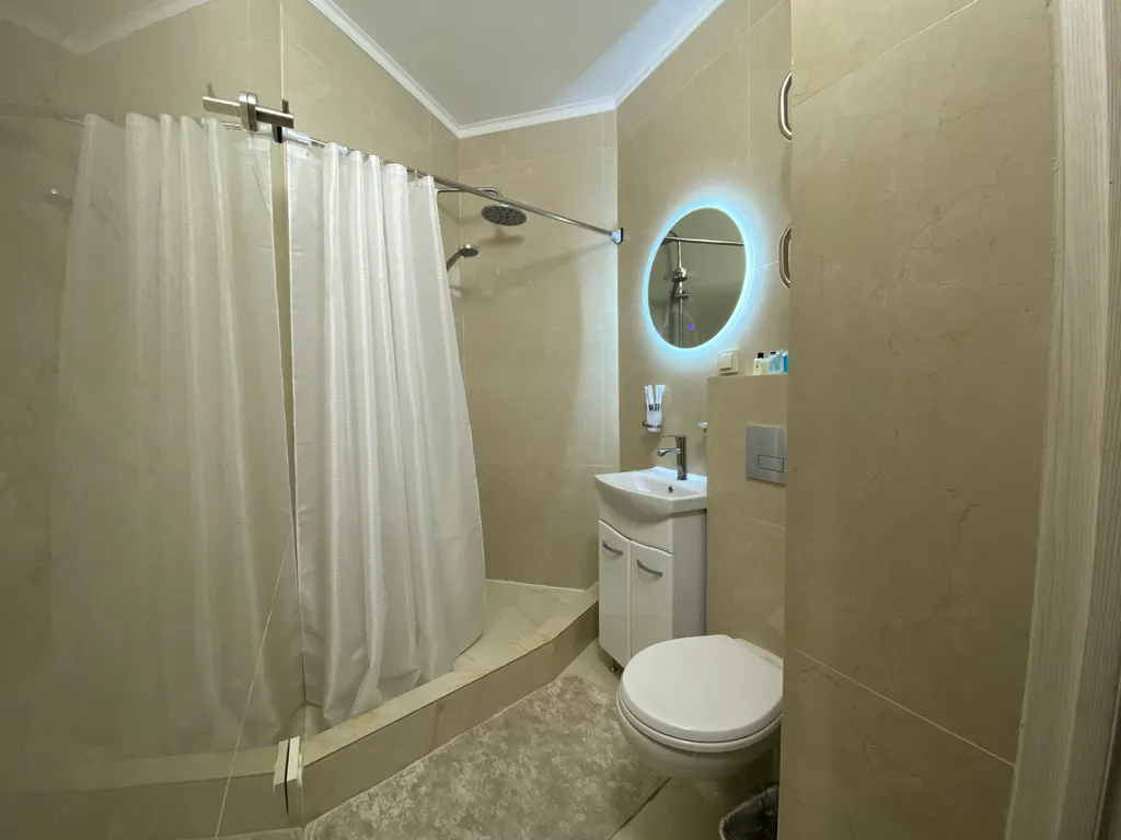 Комфортная квартира в доме у реки, возле входа в центральный парк