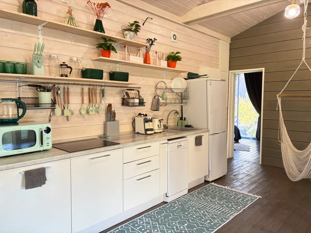 Коттедж Дом на прилесном участке в окружении реки — Горки