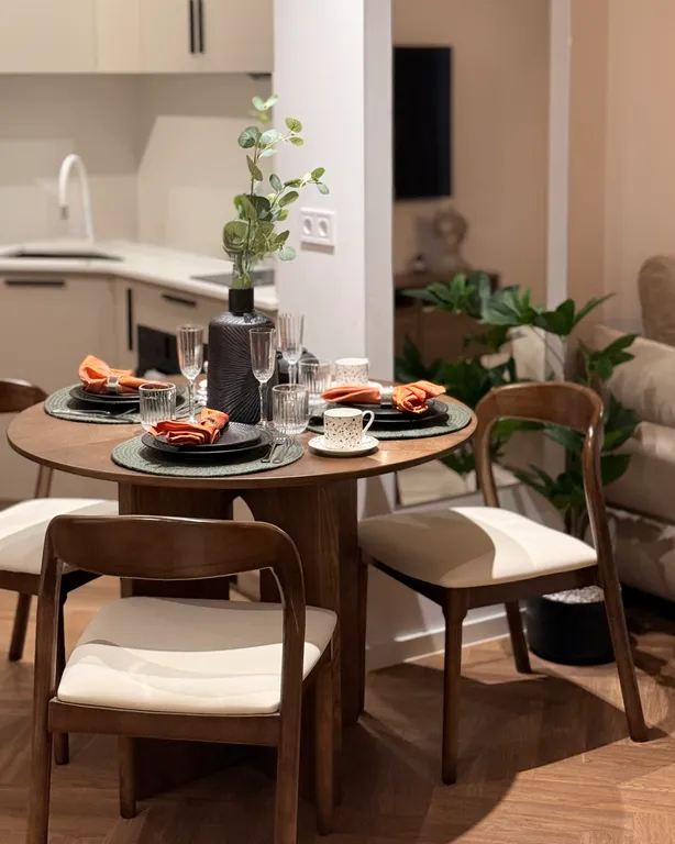 Persimmon, europe square - historic city center