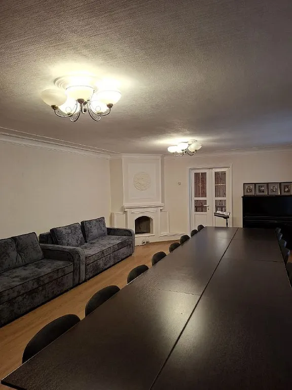 Уютный дом возле термального источника по дороге на курорт Мамисон