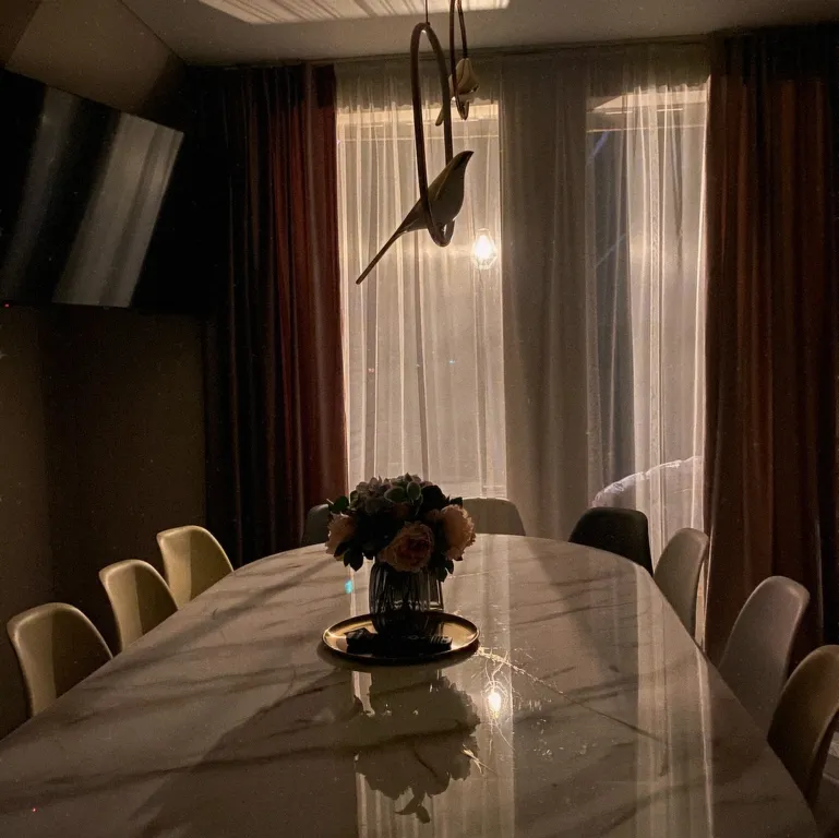 Дом с теплым бассейном на озере