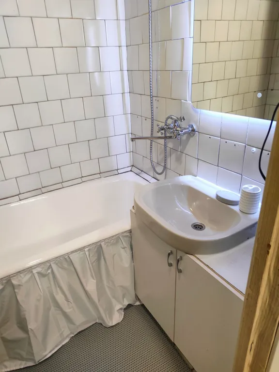 Двухкомнатная квартира около Ольгина пруда в центре Петергофа