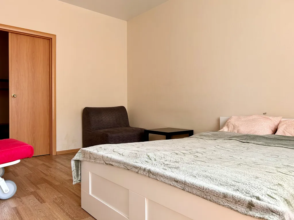 1-комнатная квартира, 15 минут до центра на автомобиле, с парковкой у дома