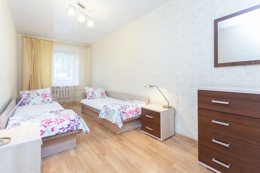 Просторная 3-х комнатная квартира возле станции метро Молодежная