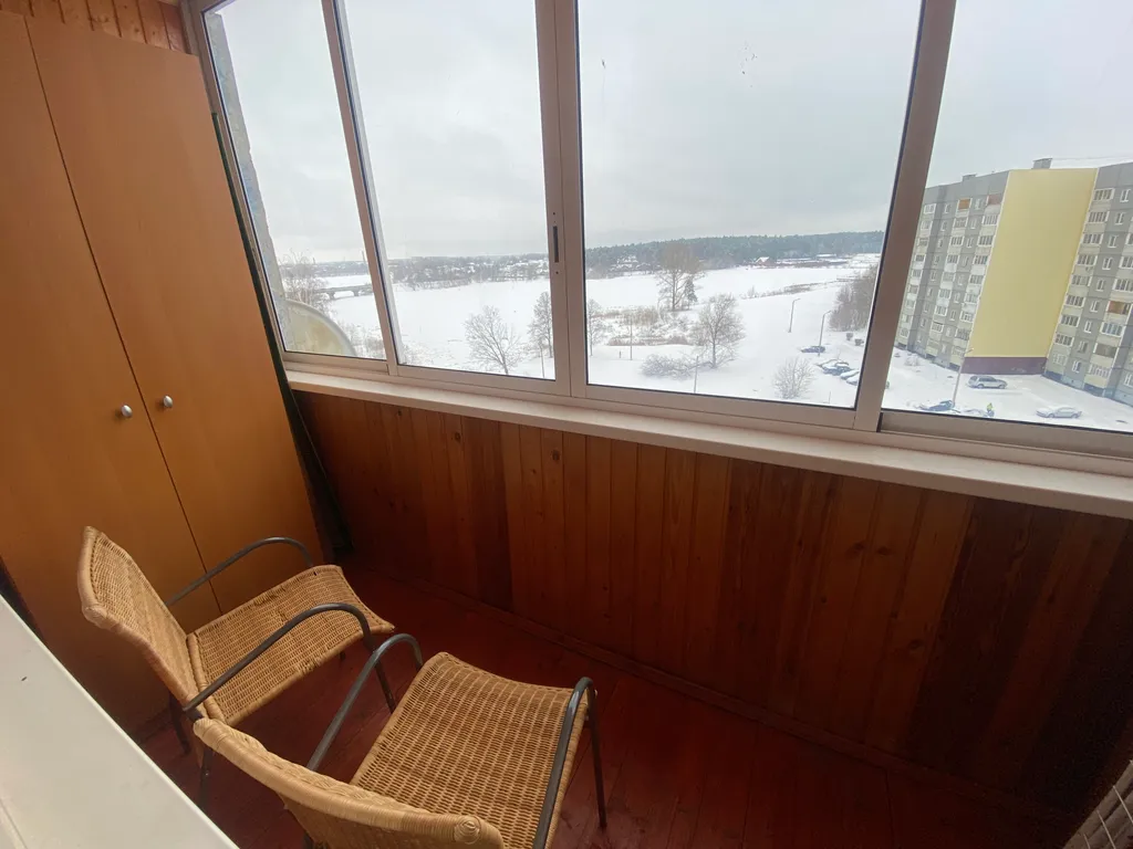 А из нашего окна, речка дивная видна