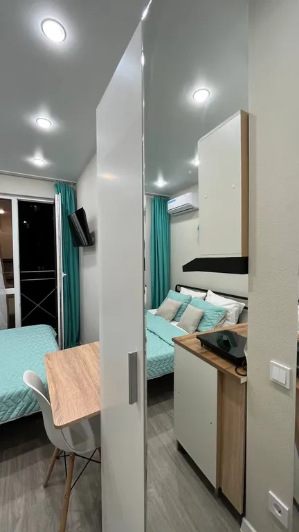 Студия для двоих с панорамным окном