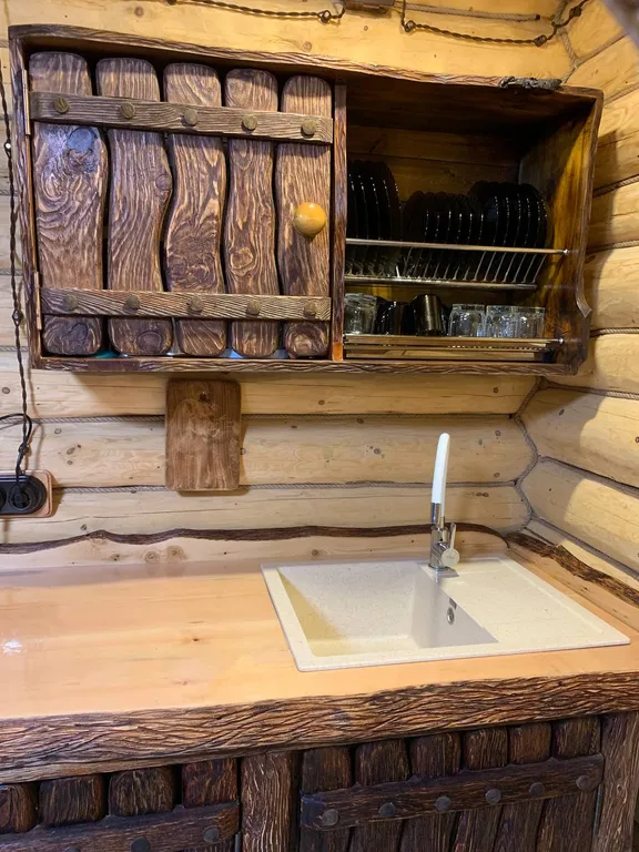 Дом на Алтае рядом с горами и рекой Бия