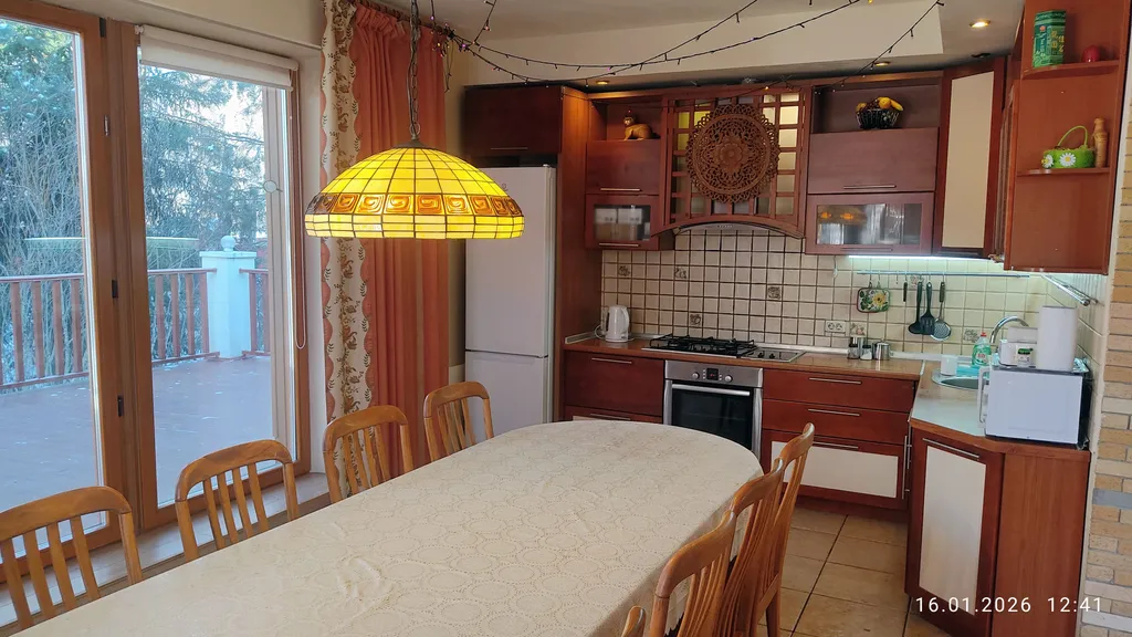 Уютный дом на опушке леса