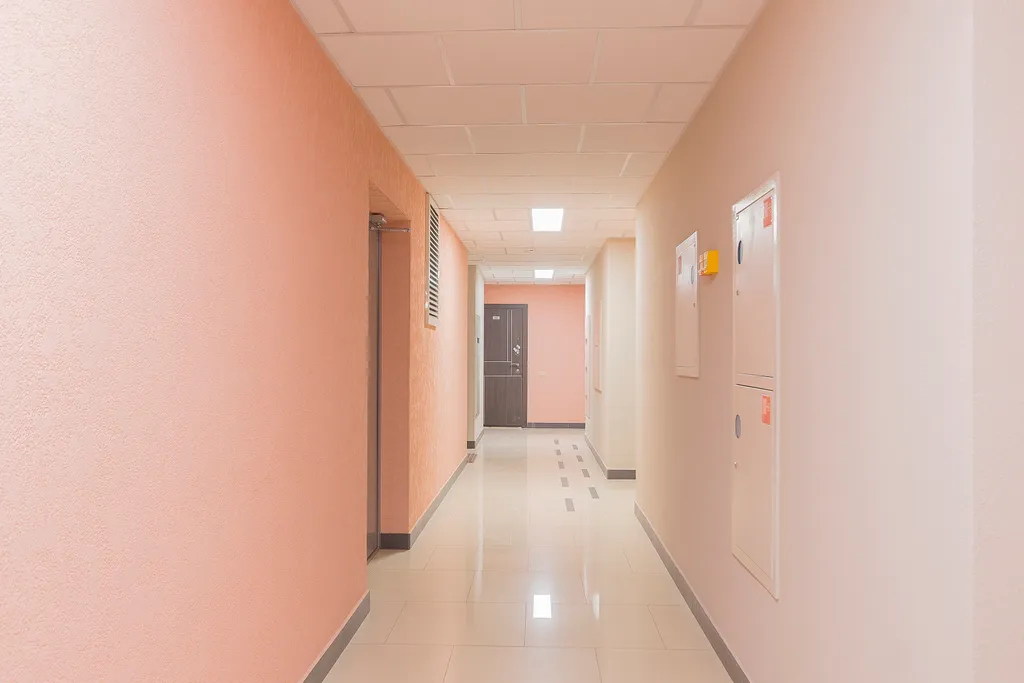 Уютная квартира в ЖК Паруса с подвесным креслом от Kravc Group