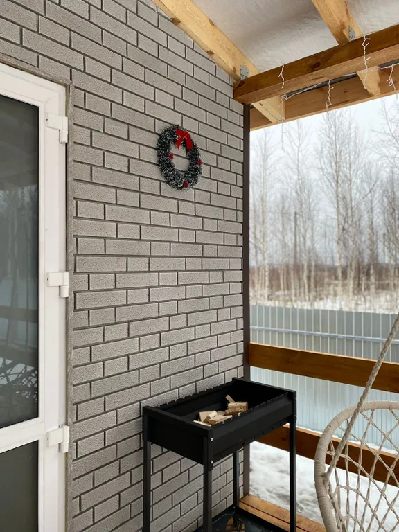 Дом с большой верандой