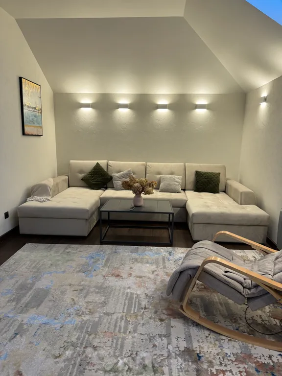 Новый дом с подогреваемым бассейном и сауной