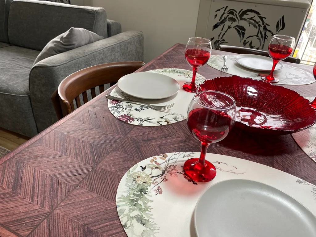 Двухуровневая квартира на набережной для большой компании