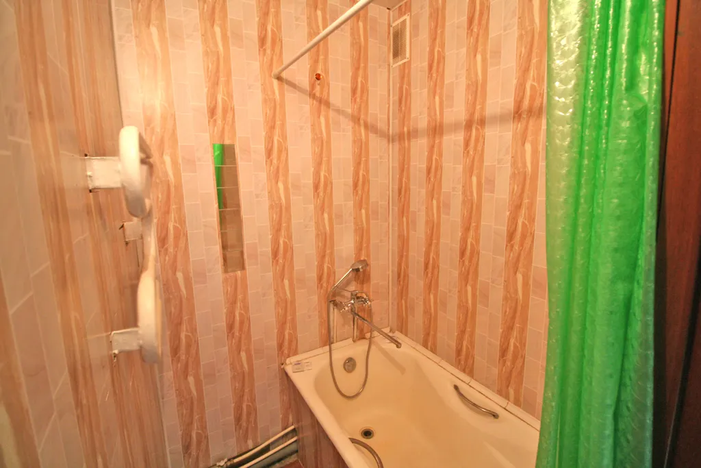 Квартира Теплая бюджетная квартира в центре города — Кириши