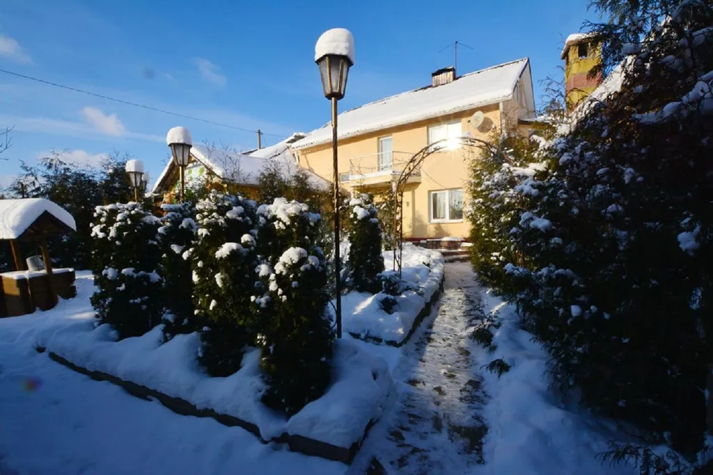 Коттедж Под липой — аренда посуточно в Большой Тростинец