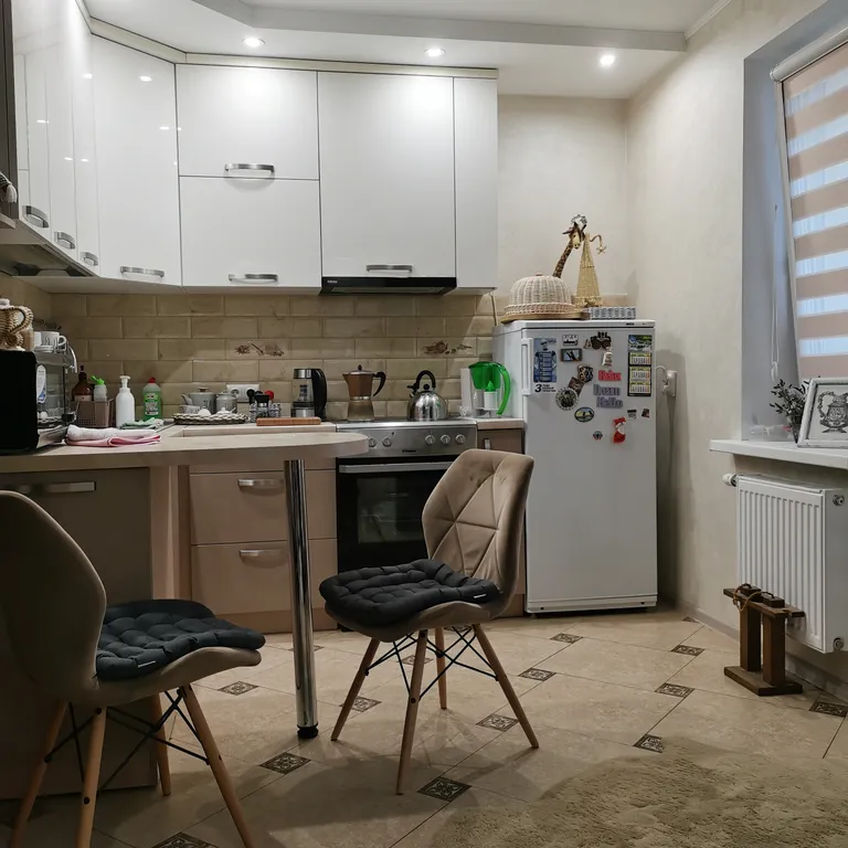 Центр города, уютная квартира в новом доме, лифт, парковочное место.