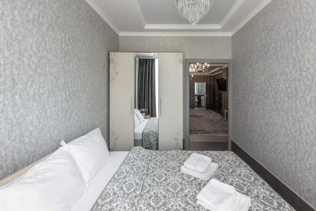 Трёхкомнатная квартира с евроремонтом в новом двухэтажном здании