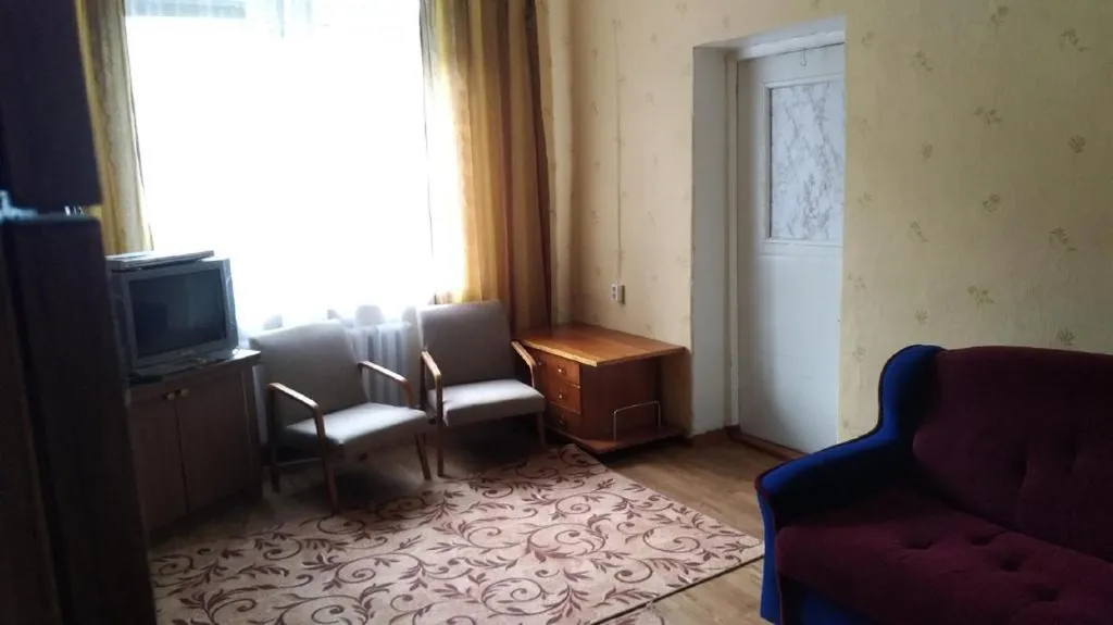 Через дорогу - море