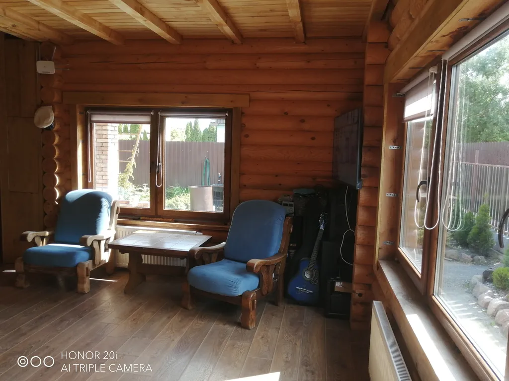 Дом из дерева у моря