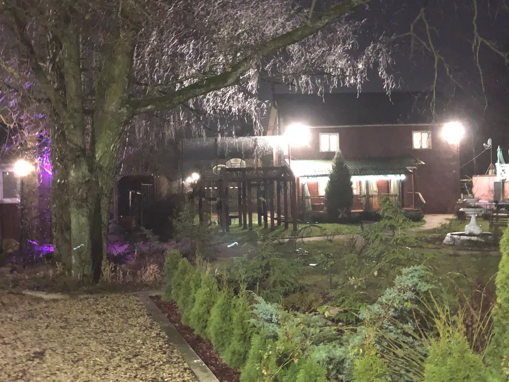 Дом у пруда