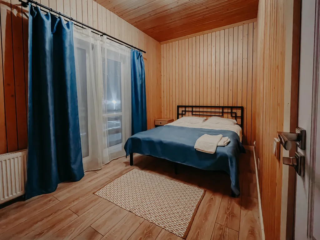 Коттедж Уютный коттедж на берегу Красного озера — Светлое