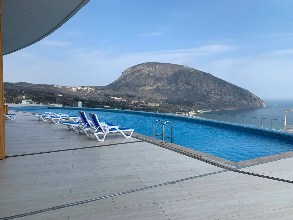 Апартамент в элитном ЖК с прямым панорамным видом на море и бассейном