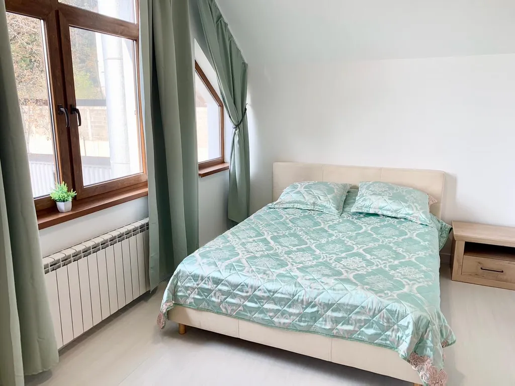 Дом с шикарным видом на горы, с теплым бассейном и баней на дровах